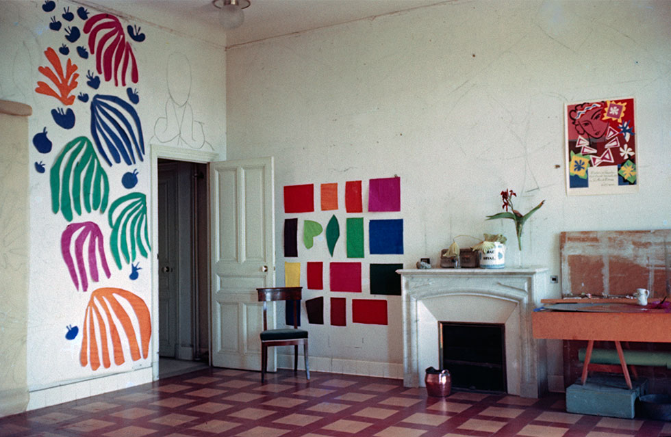 9-The-development-of-The-Parakeet-and-the-Mermaid-on-the-walls-of-Matisse’s-studio-at-the-Hôtel-Régina-Nice-19521